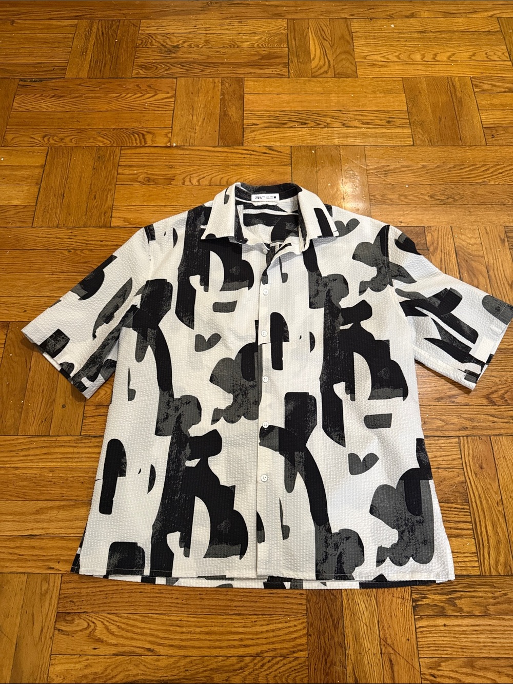ZARA Seersucker Print Textured Fabric Relaxed-Fit Button-Up Shirt (White/Black)